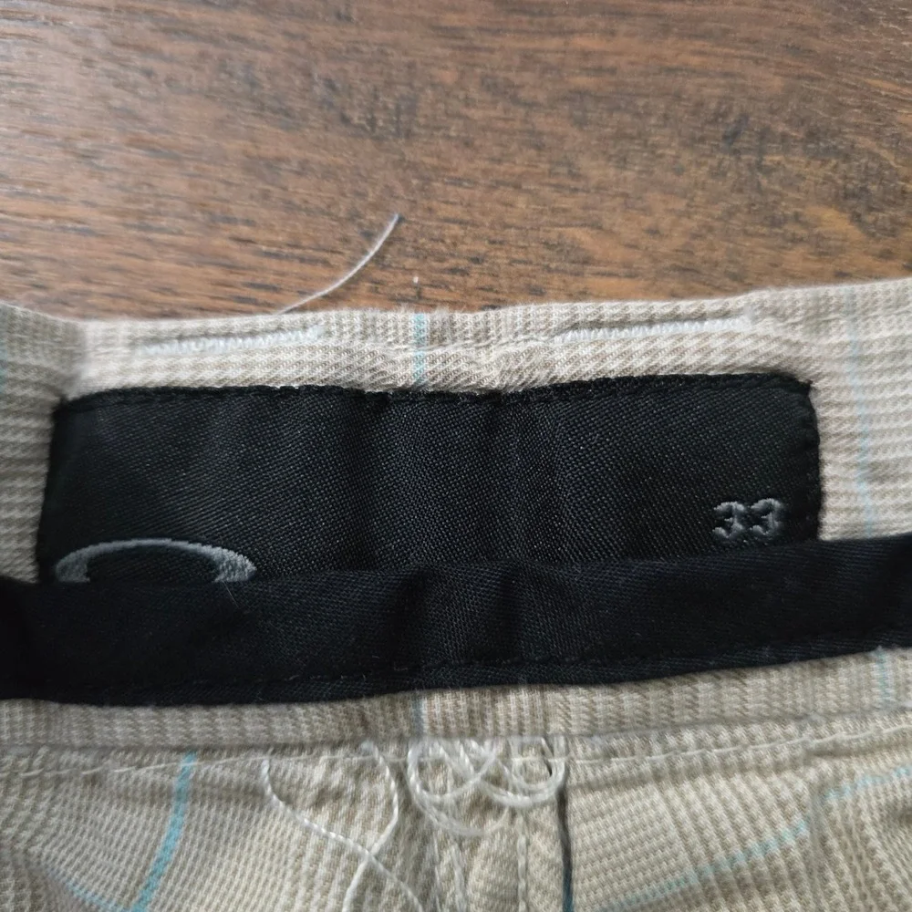 Oakley Mens Plaid Golf Shorts Tan Blue Size 33 Embroidered Logo Casual Summer